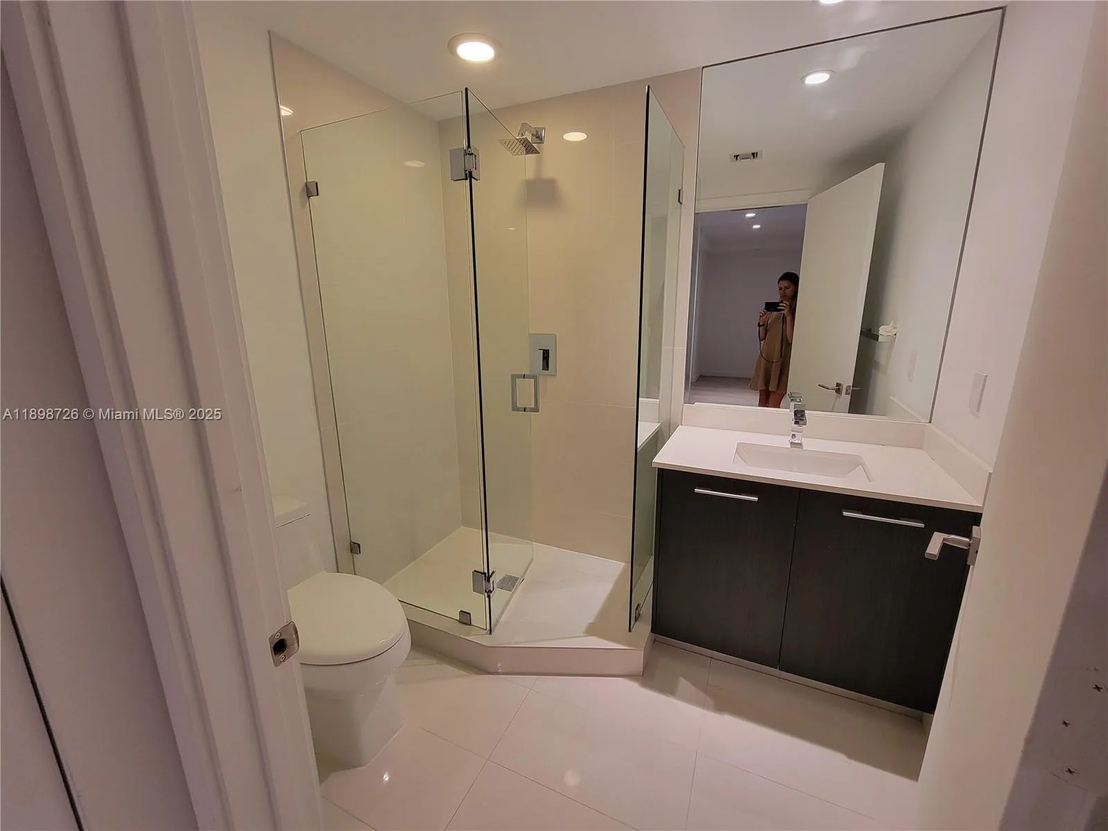 45 SW 9th St # 3404, Miami FL 33130