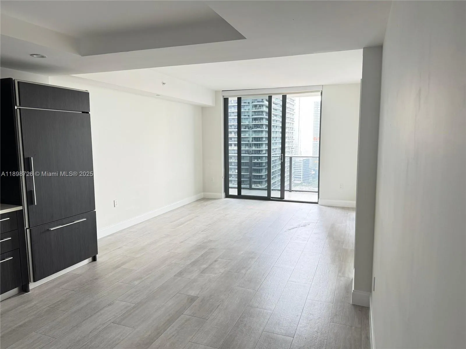 45 SW 9th St # 3404, Miami FL 33130