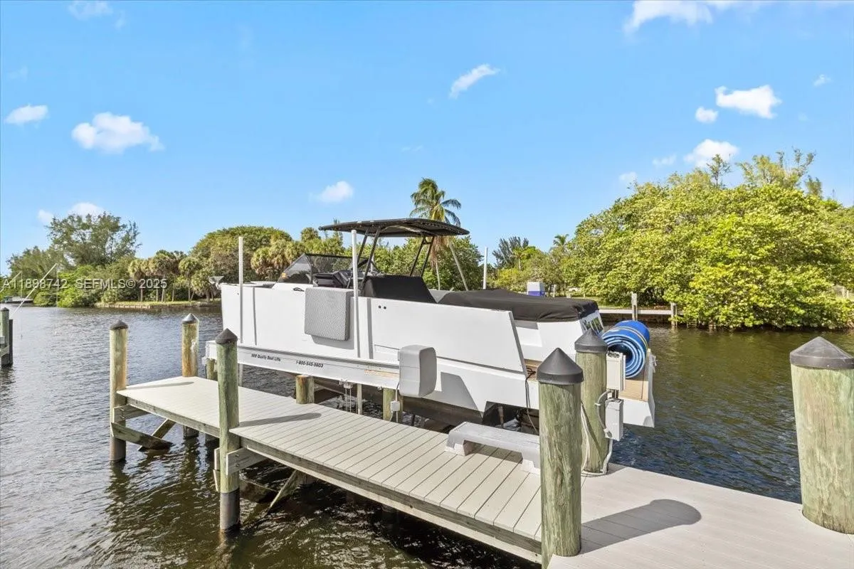 2726 Treasure Cove Cir, Dania Beach FL 33312