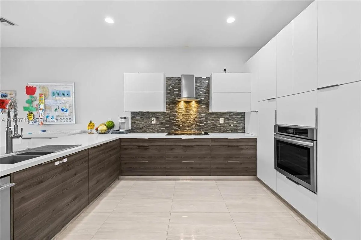 2726 Treasure Cove Cir, Dania Beach FL 33312