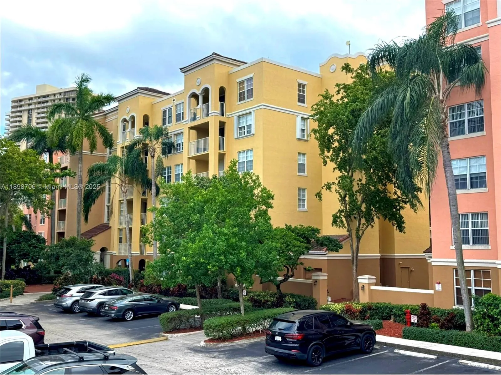 2 bedroom 2 bath for sale at 19555 E Country Club Dr # 8108, Aventura FL 33180