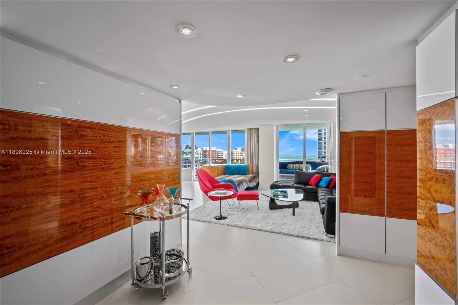 400 S Pointe Dr # 910, Miami Beach FL 33139