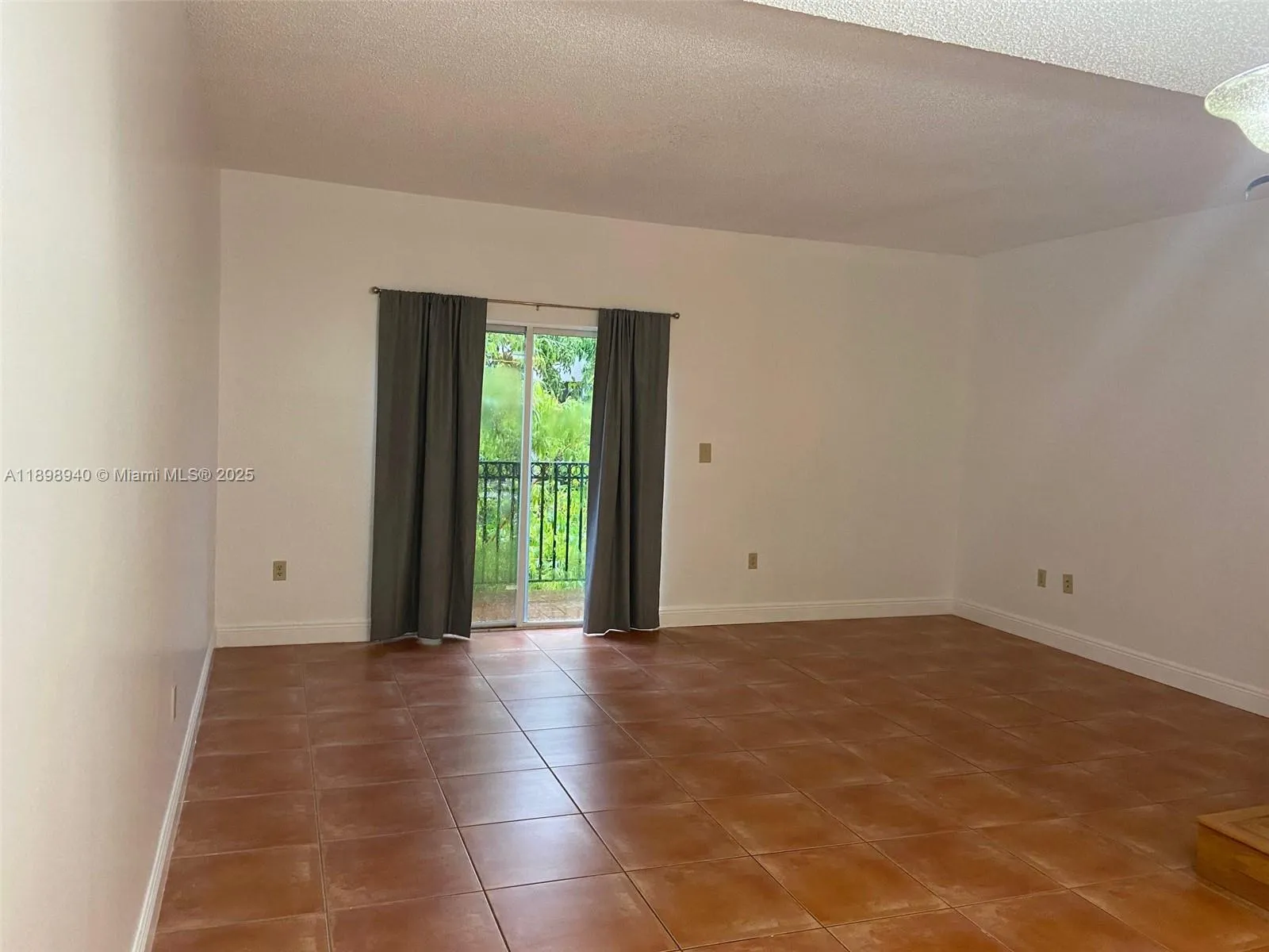 10030 Hammocks Blvd # 3, Miami FL 33196