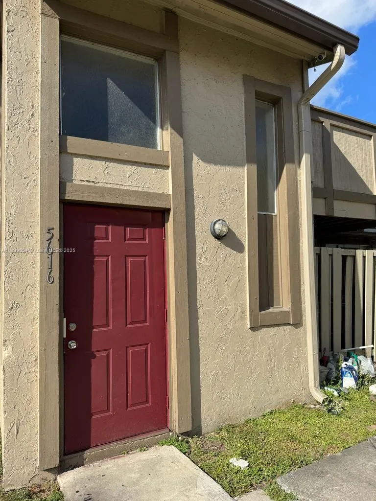 5616 NW 21st St, Lauderhill FL 33313