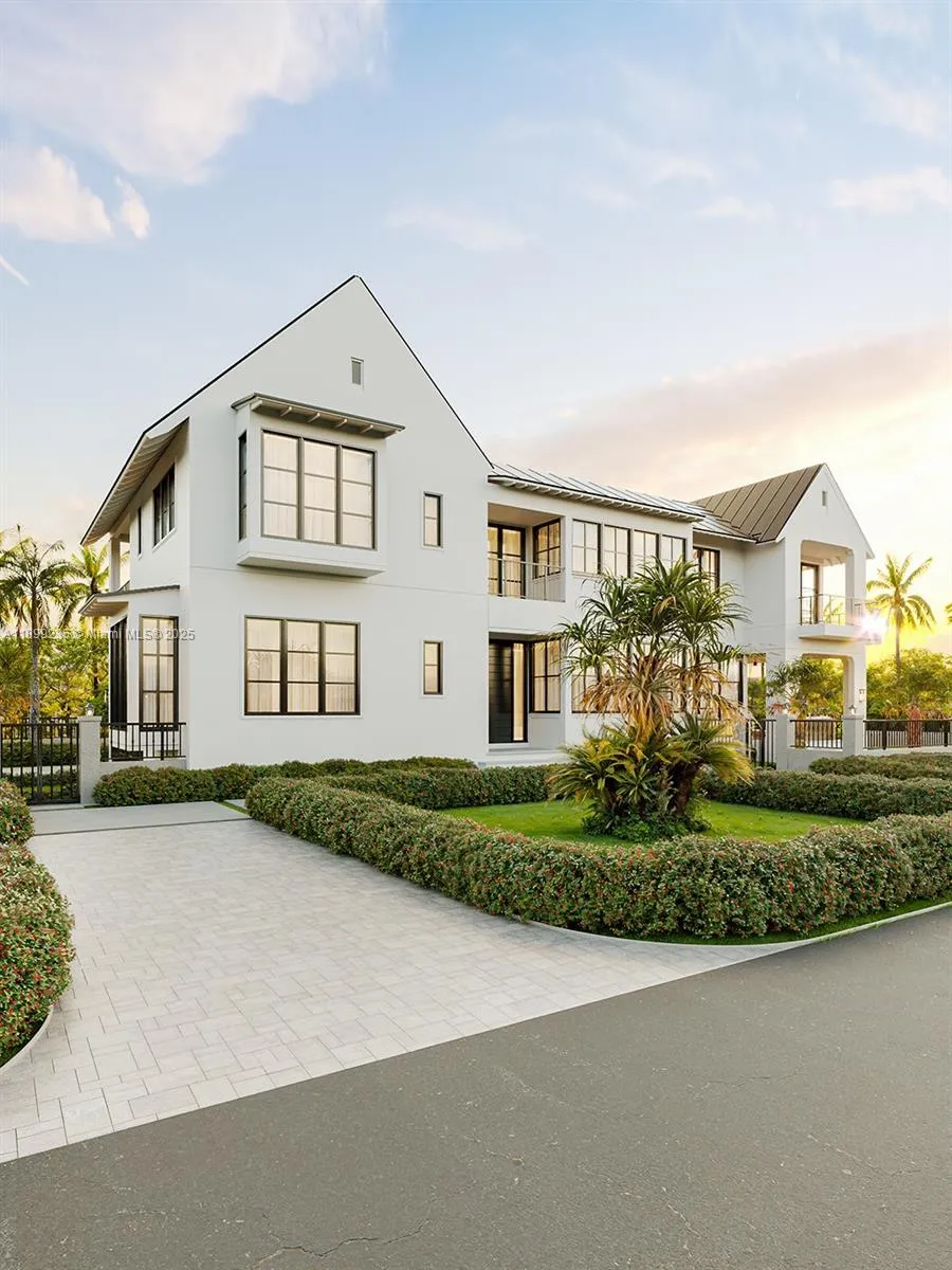 4 bedroom 4 bath for sale at 5262 La Gorce Dr, Miami Beach FL 33140