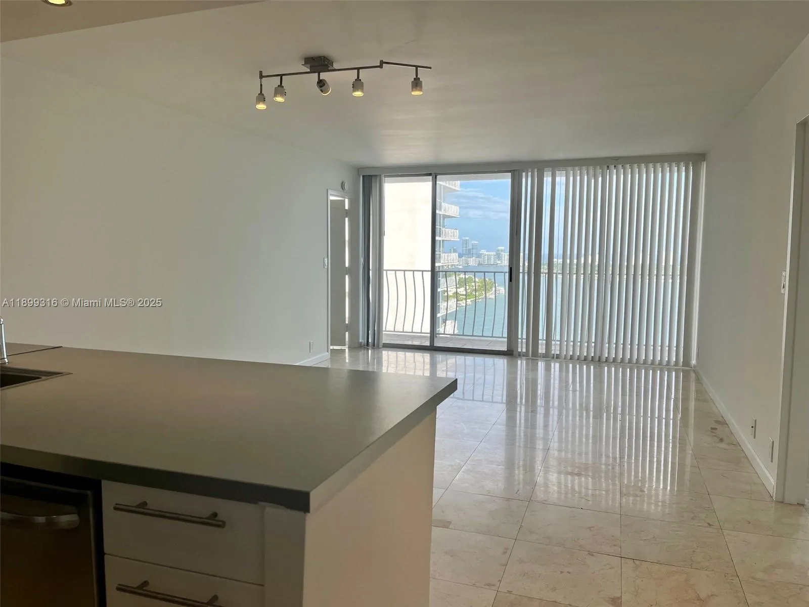 7601 E Treasure Dr # 2308, North Bay Village FL 33141