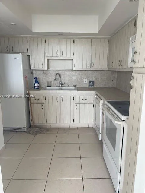 2025 NE 164th St # 515, North Miami Beach FL 33162