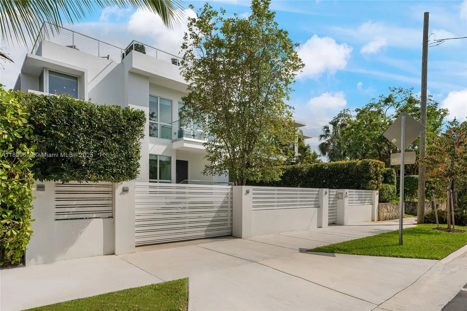 641 NW 7th St Rd, Miami FL 33136