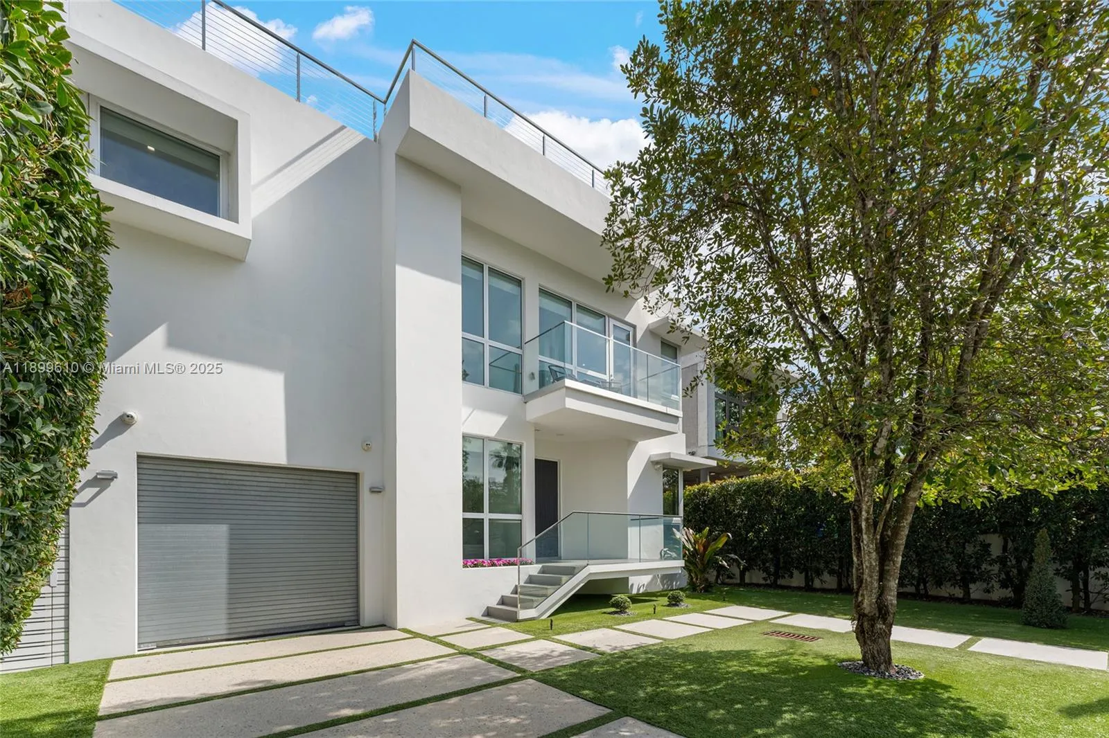 641 NW 7th St Rd, Miami FL 33136