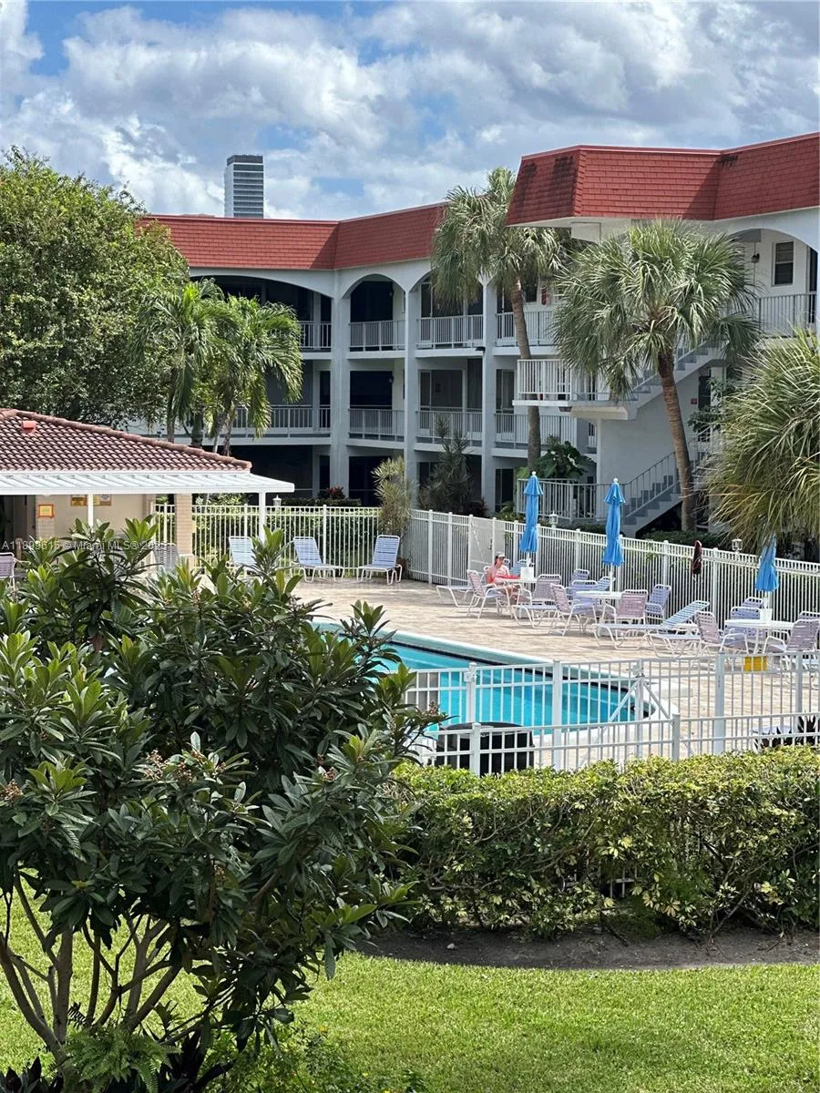 2 bedroom 2 bath for rent at 581 Blue Heron Dr # B, Hallandale Beach FL 33009