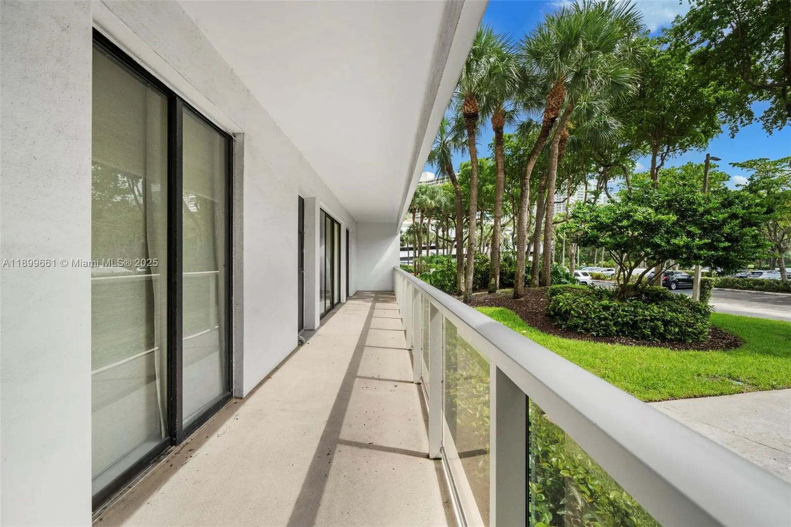 3 bedroom 3 bath for sale at 3731 N Country Club Dr # 127, Aventura FL 33180