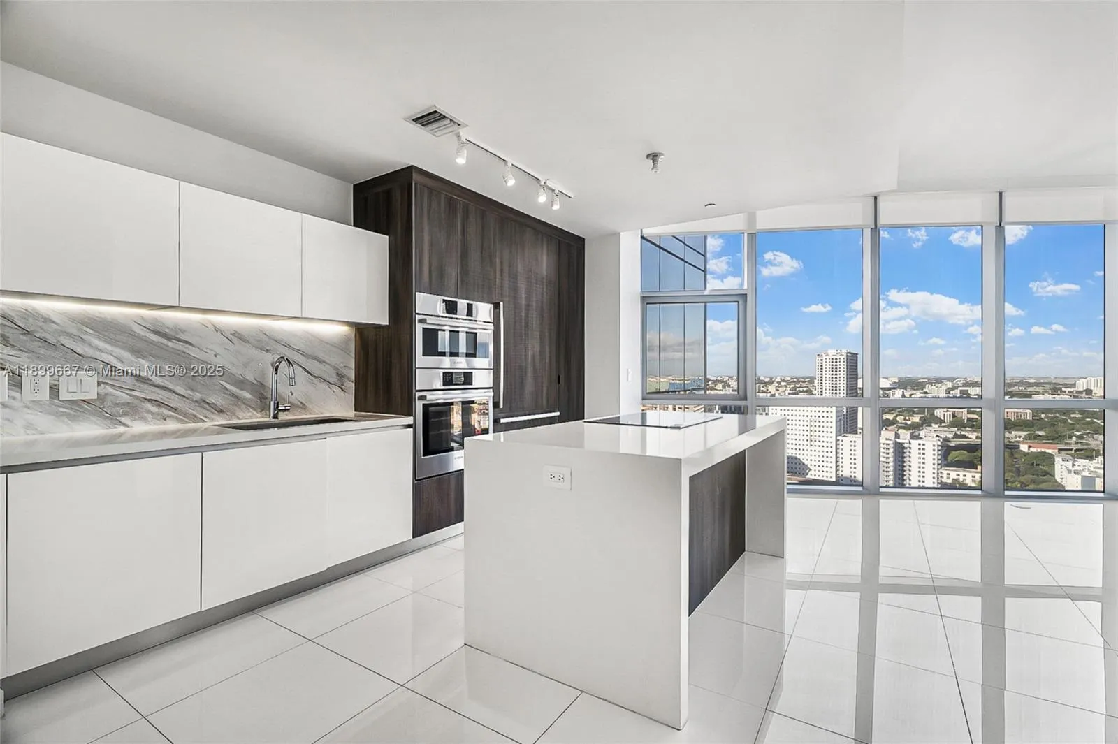 1 bedroom 1 bath for sale at 851 NE 1st Ave # 2802, Miami FL 33132