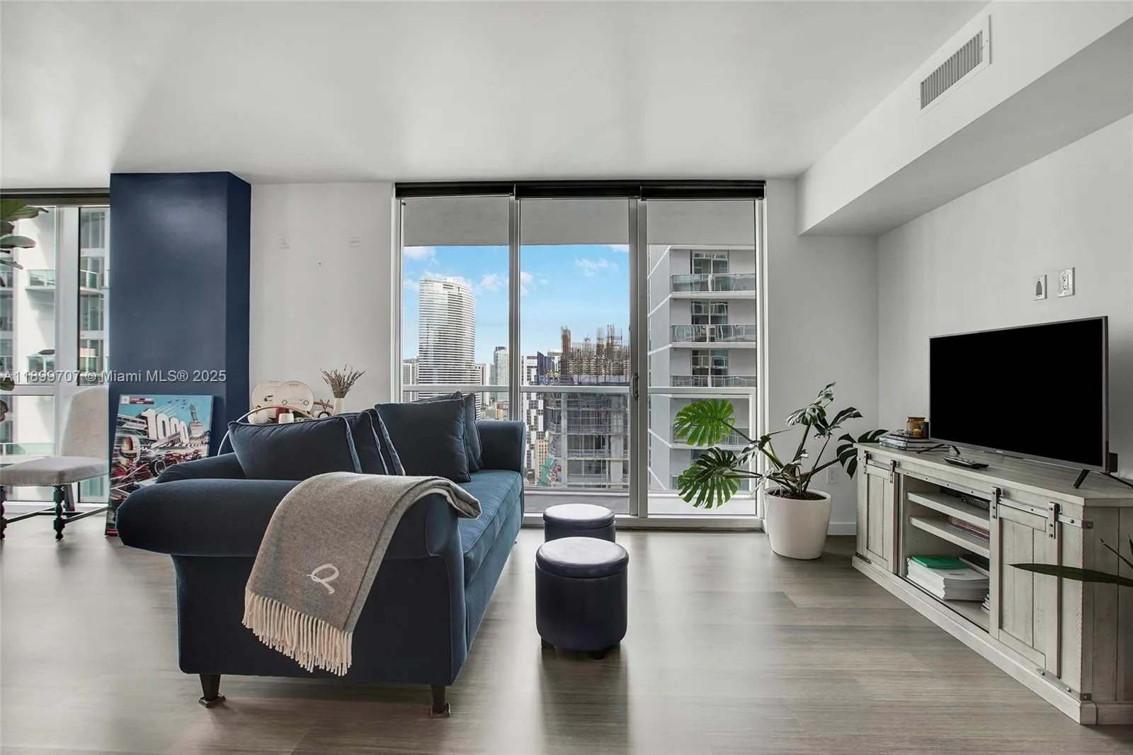2 bedroom 2 bath for sale at 55 SE 6th St # 3701, Miami FL 33131