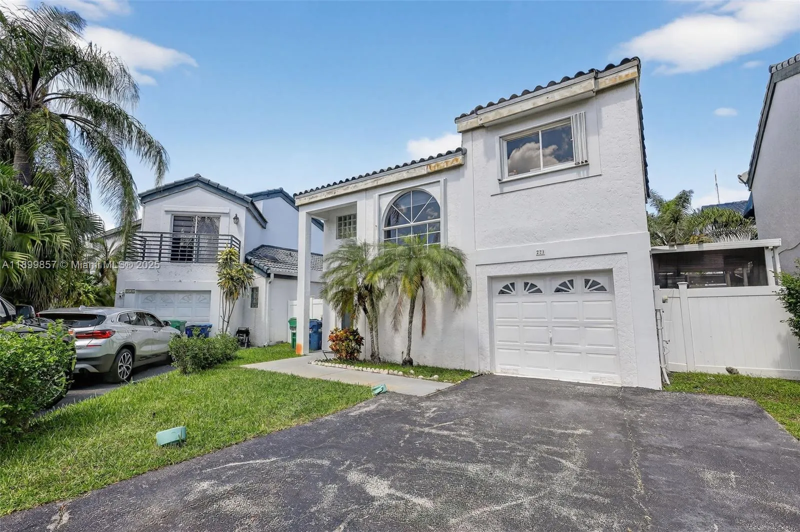 3 bedroom 3 bath for sale at 221 NE 212th St, Miami FL 33179