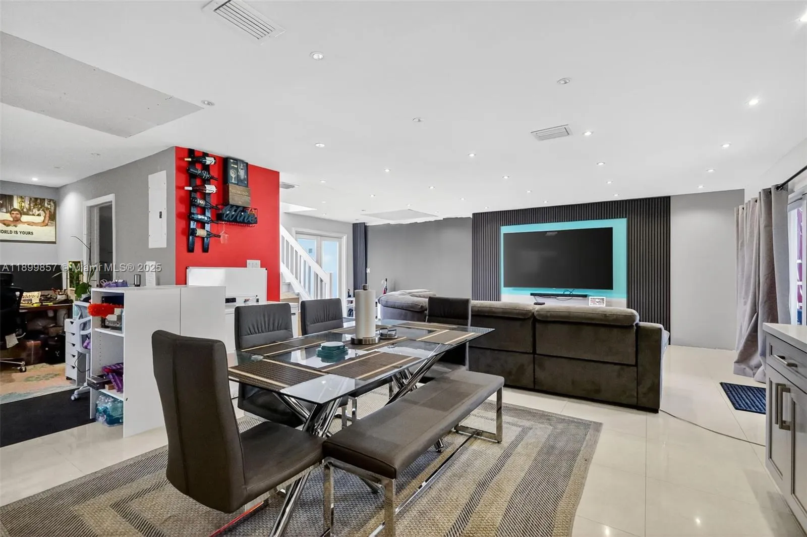 221 NE 212th St, Miami FL 33179