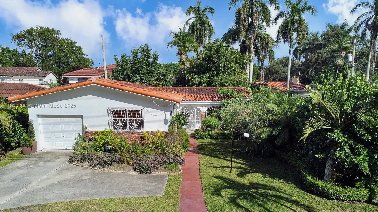 3 bedroom 2 bath for sale at 2711 Red Rd, Coral Gables FL 33155