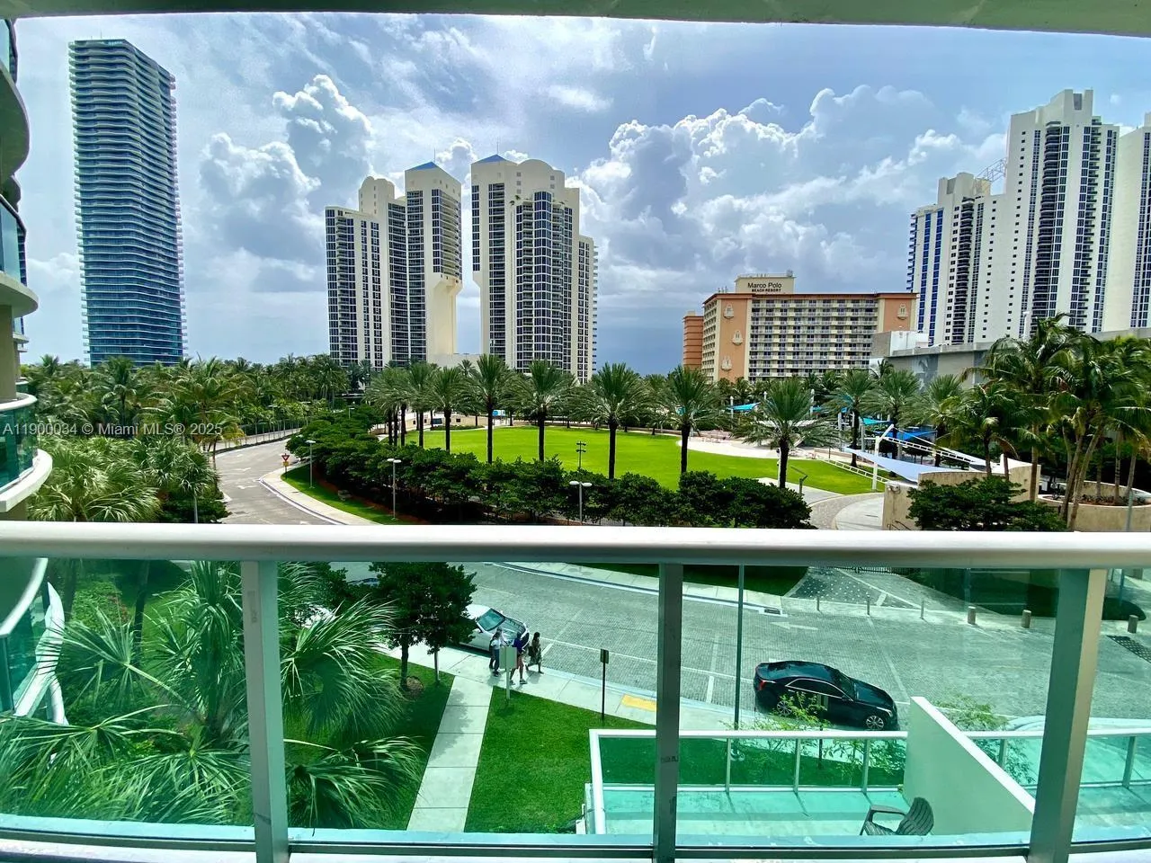 1 bedroom 1 bath for sale at 19370 Collins Ave # 415, Sunny Isles Beach FL 33160