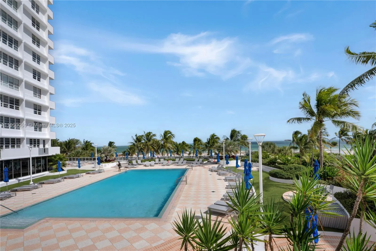 1 bath for sale at 100 Lincoln Rd # 607, Miami Beach FL 33139