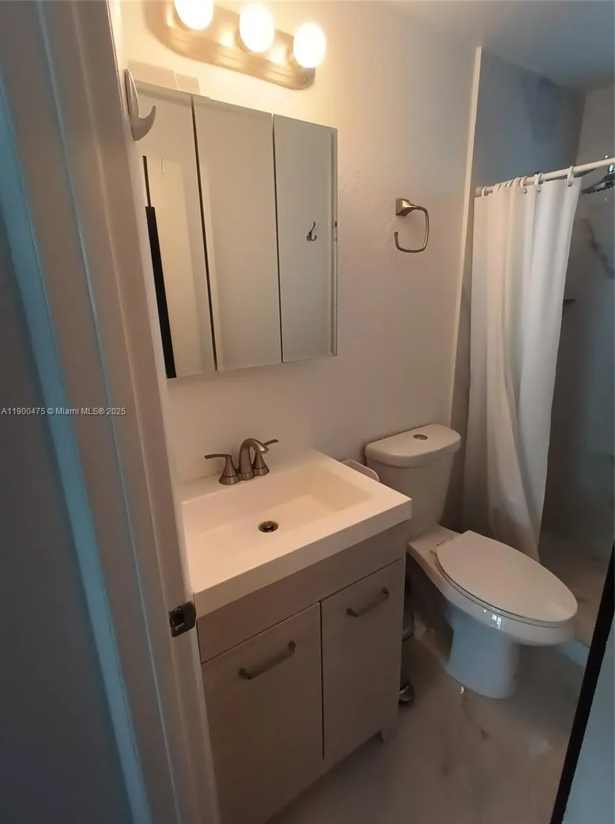 300 74th St # 3, Miami Beach FL 33141