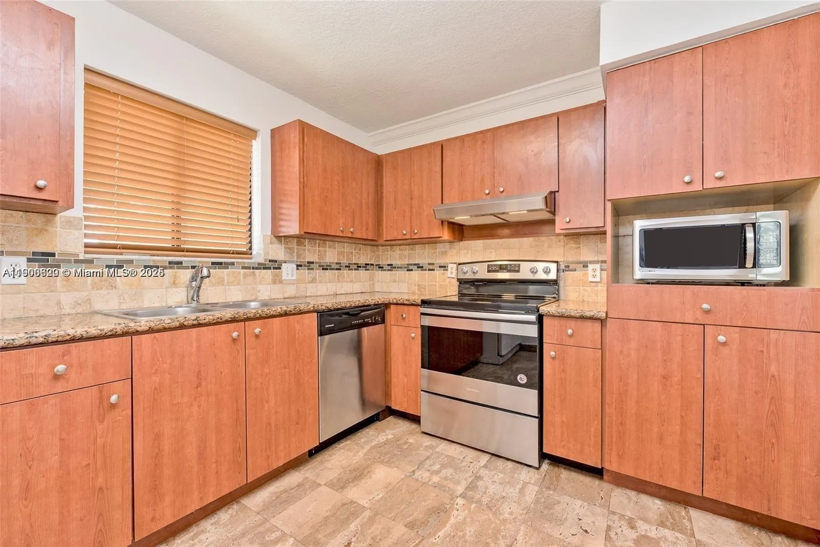 350 Lakeview Dr # 201, Weston FL 33326