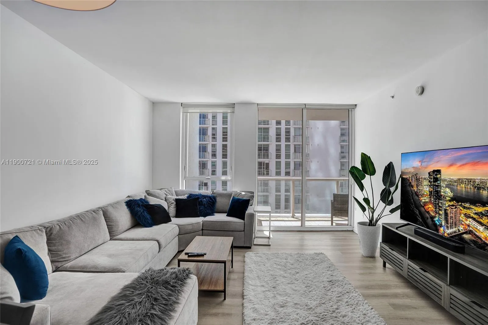 253 NE 2nd St # 1706, Miami FL 33132