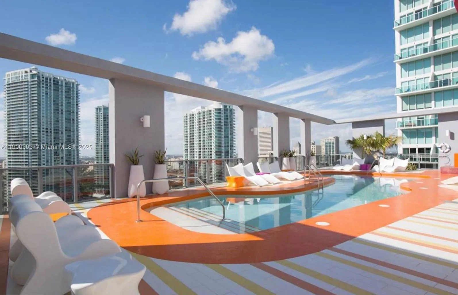 2 bedroom 2 bath for sale at 31 SE 6th St # 2508, Miami FL 33131