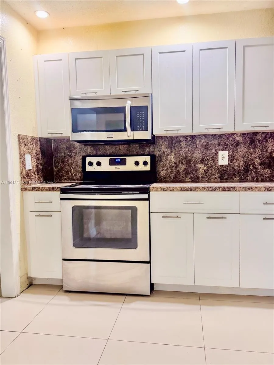 906 SW 74th Ave, North Lauderdale FL 33068