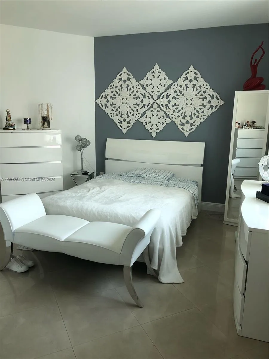 1 bedroom 1 bath for sale at 350 S Miami Ave # 1511, Miami FL 33130