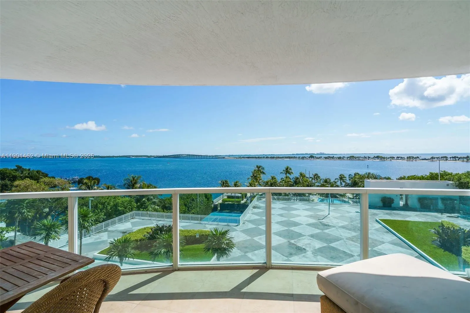 2 bedroom 2 bath for sale at 2101 Brickell Ave # 306, Miami FL 33129