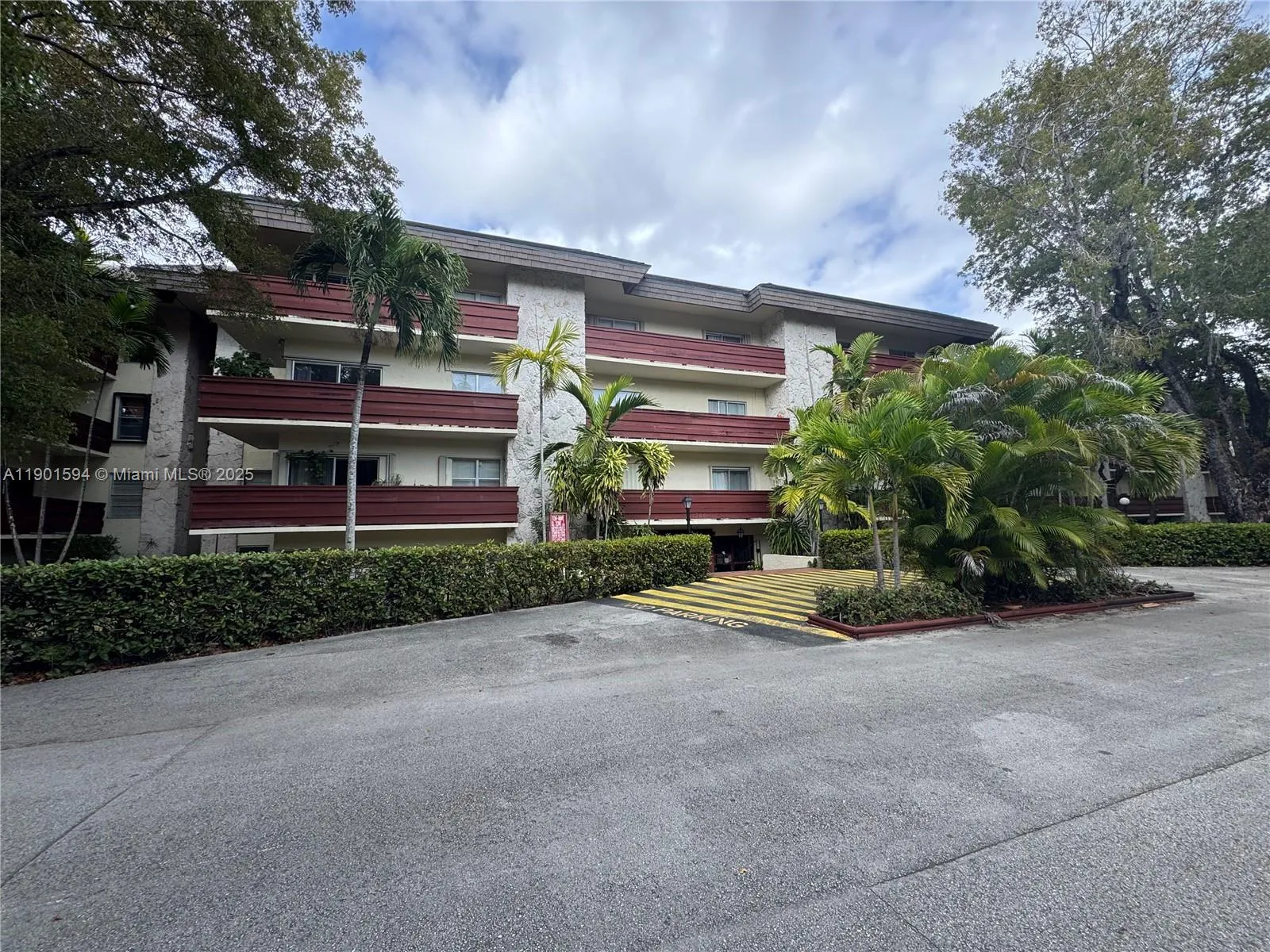 1 bedroom 1 bath for rent at 1205 Mariposa Ave # 210, Coral Gables FL 33146
