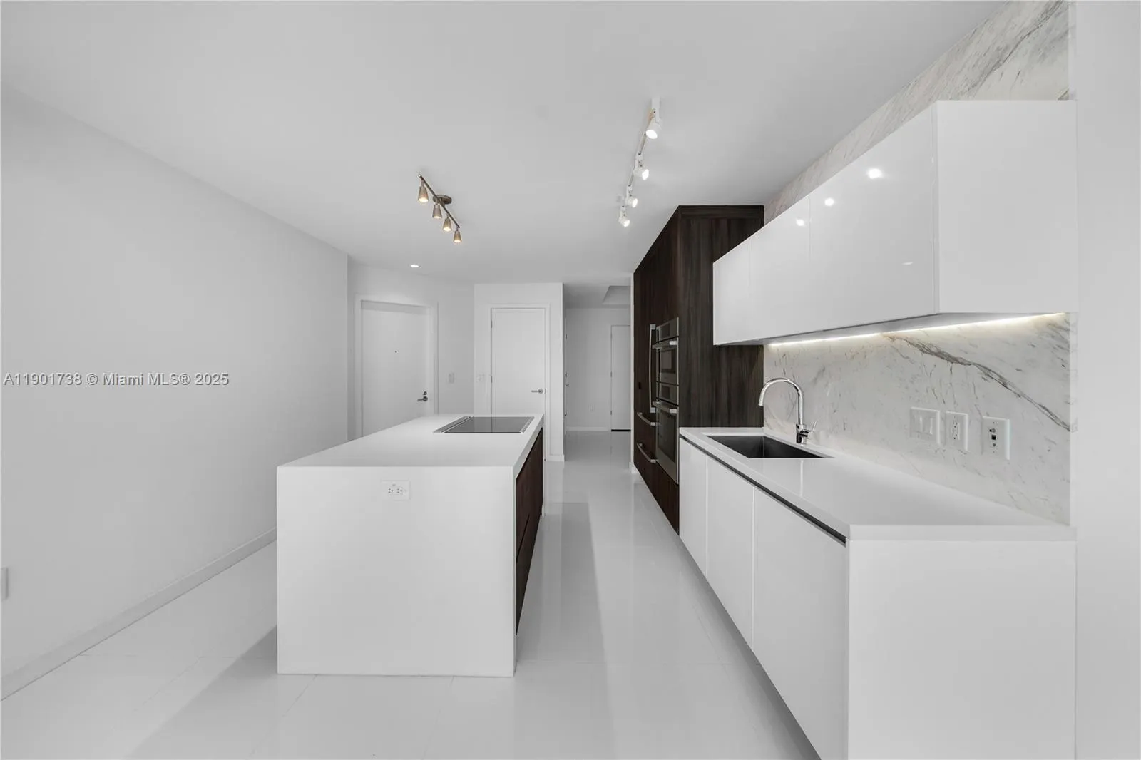 1 bedroom 2 bath for sale at 851 NE 1st AVE # 2106, Miami FL 33132