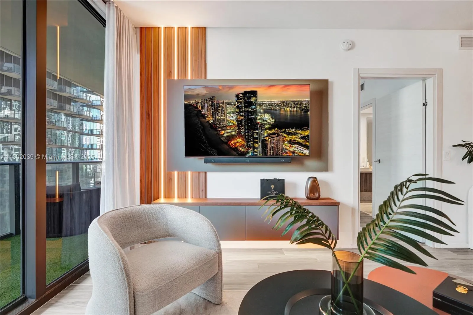 1 bedroom 2 bath for rent at 801 S Miami Ave # 2107, Miami FL 33130