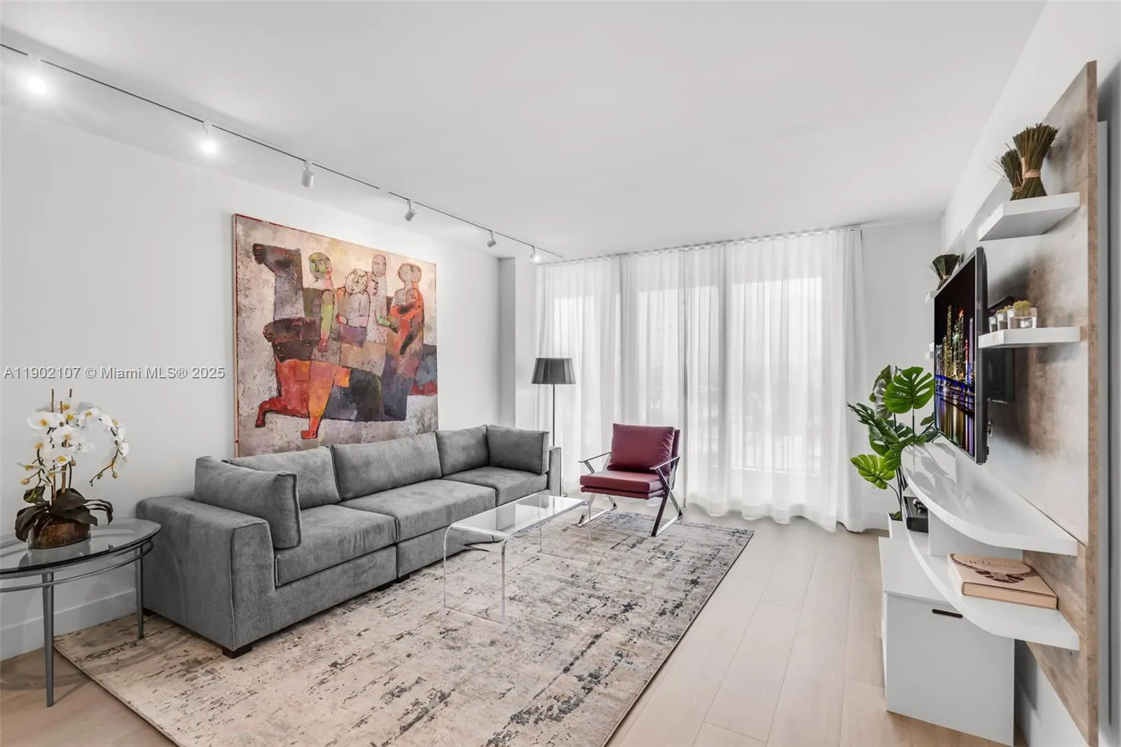 1 bedroom 2 bath for sale at 1500 Ocean Dr # 1109, Miami Beach FL 33139