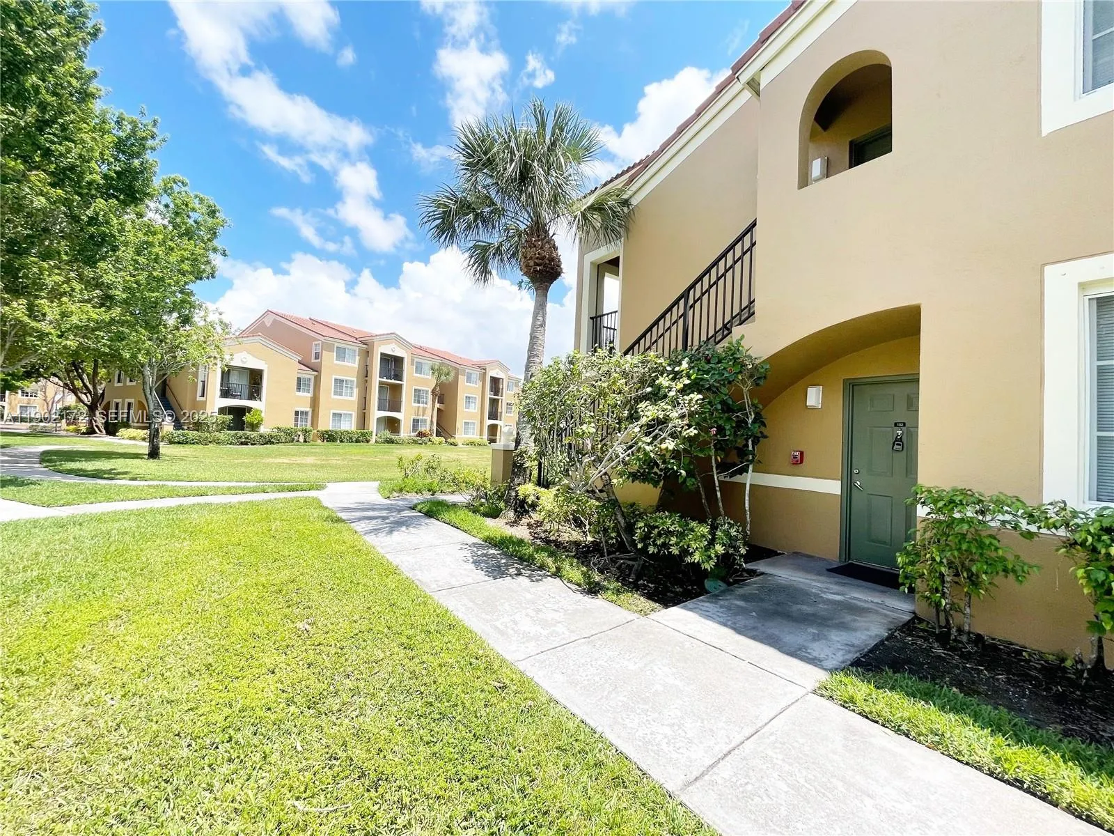 8010 N Nob Hill Rd # 102, Tamarac FL 33321
