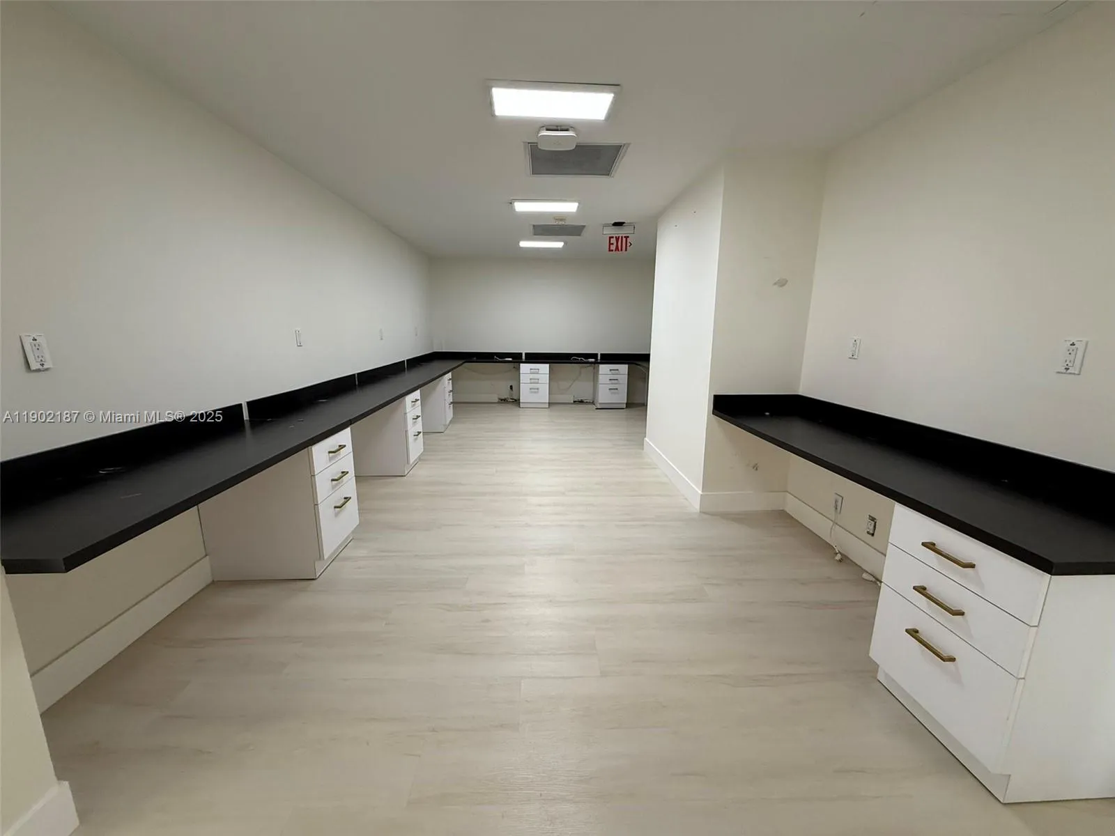 220 Miracle Mile # B221, Coral Gables FL 33134
