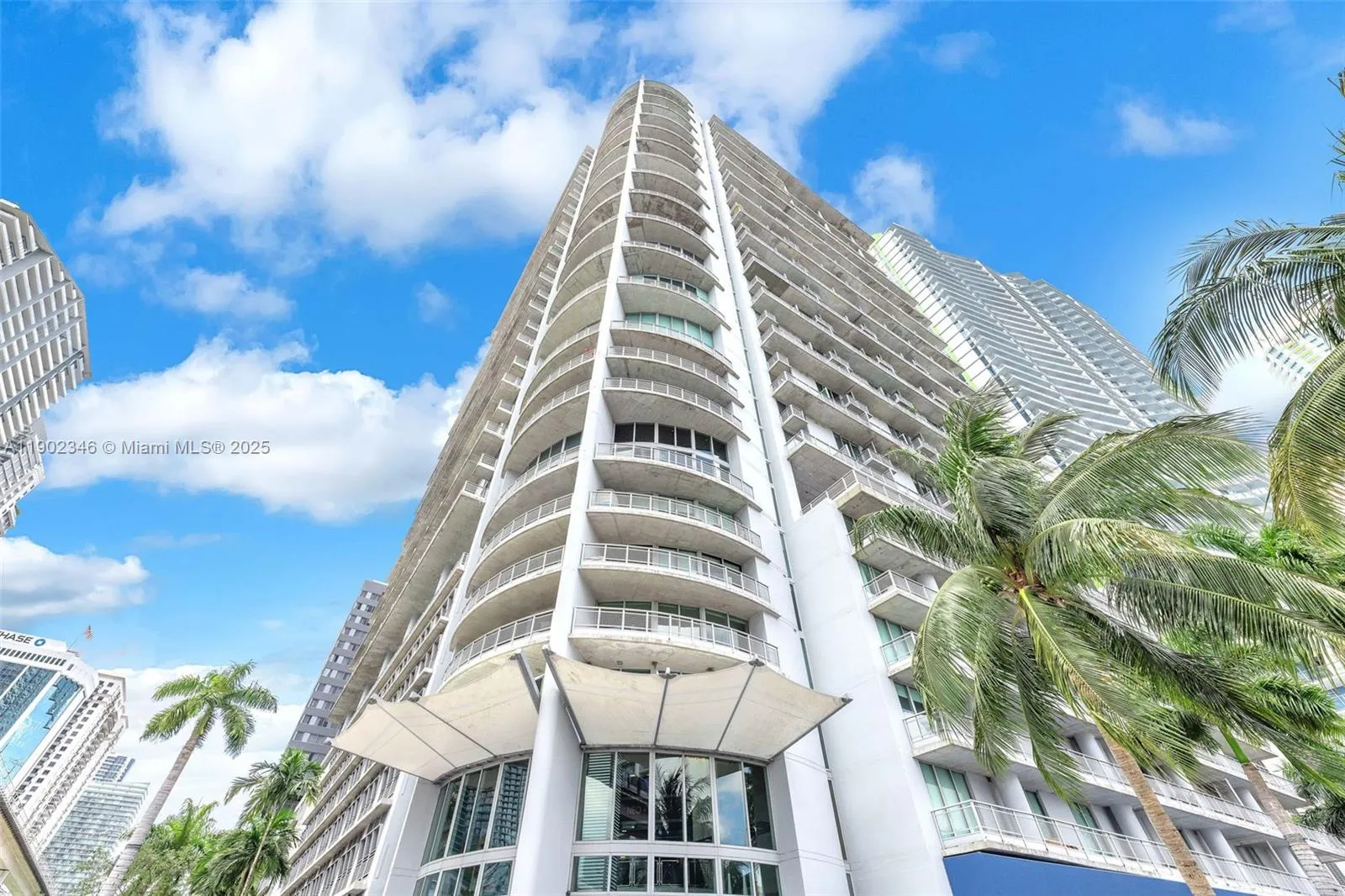 1 bedroom 1 bath for sale at 690 SW 1st Court # 1008, Miami FL 33130