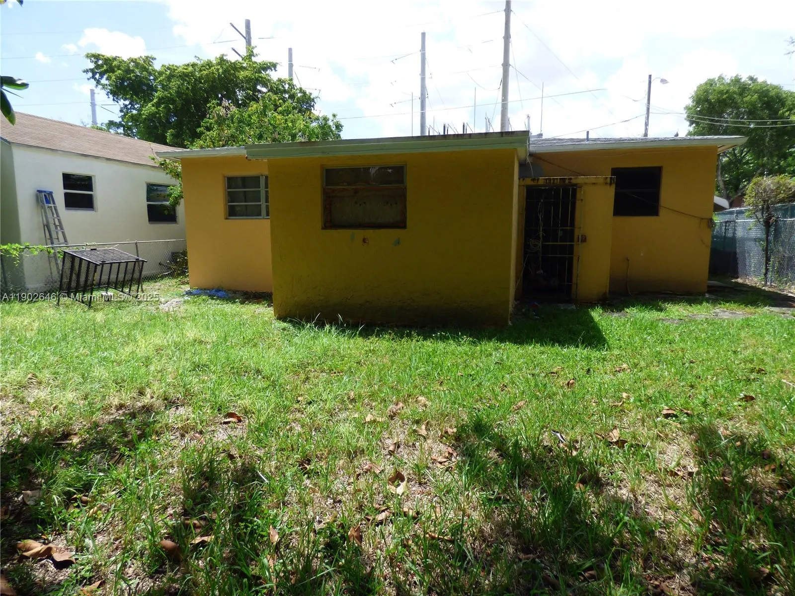 347 NW 42nd St, Miami FL 33127