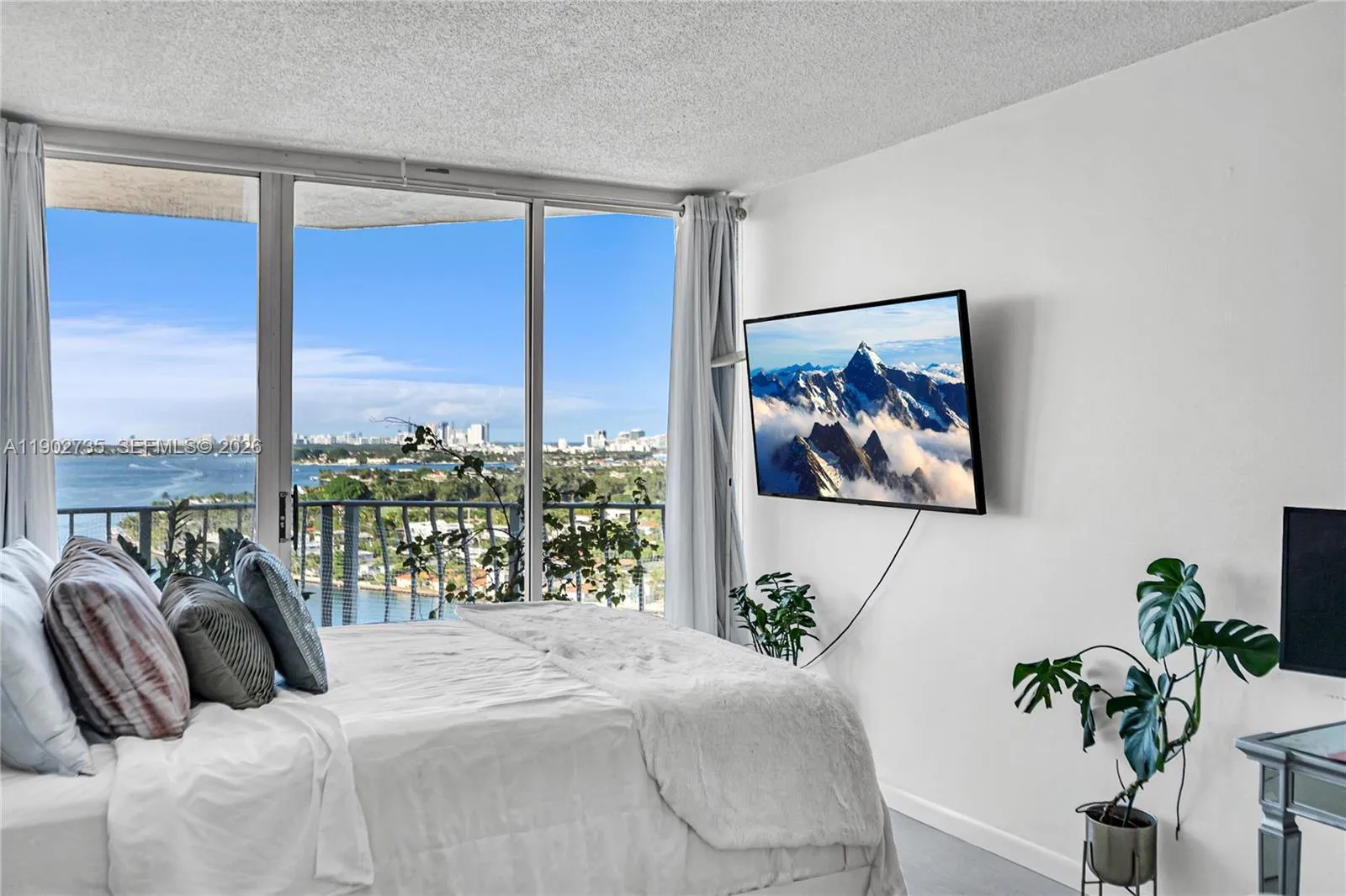 7601 E Treasure Dr # 2412, North Bay Village FL 33141