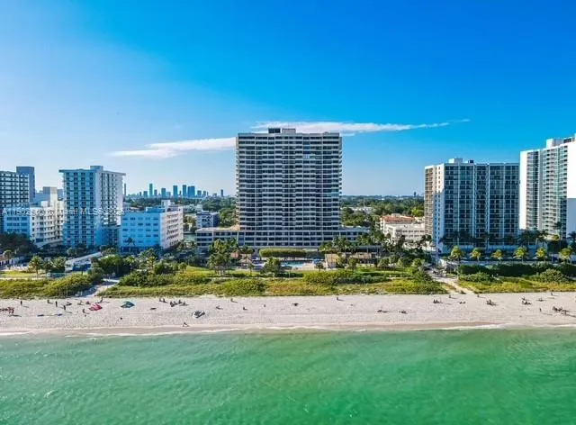 1 bedroom 1 bath for sale at 2555 Collins Ave # 2200, Miami Beach FL 33140