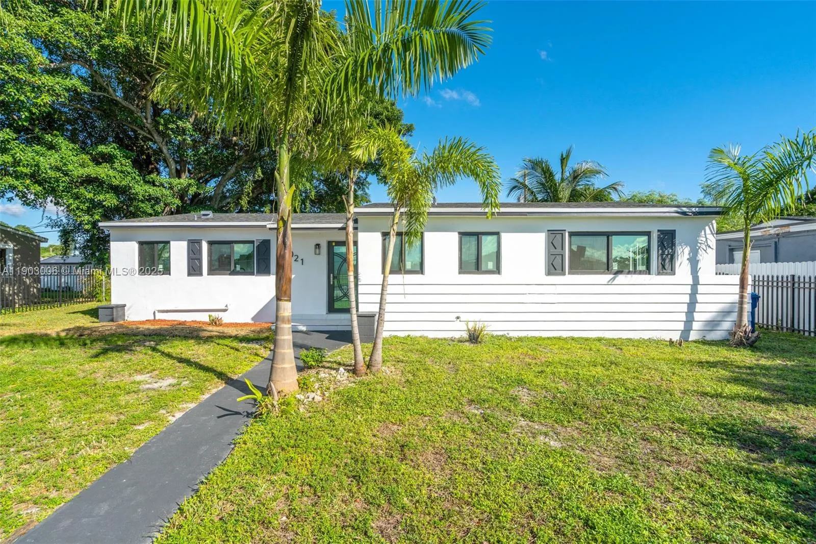 3 bedroom 2 bath for sale at 1021 NW 195th St, Miami Gardens FL 33169