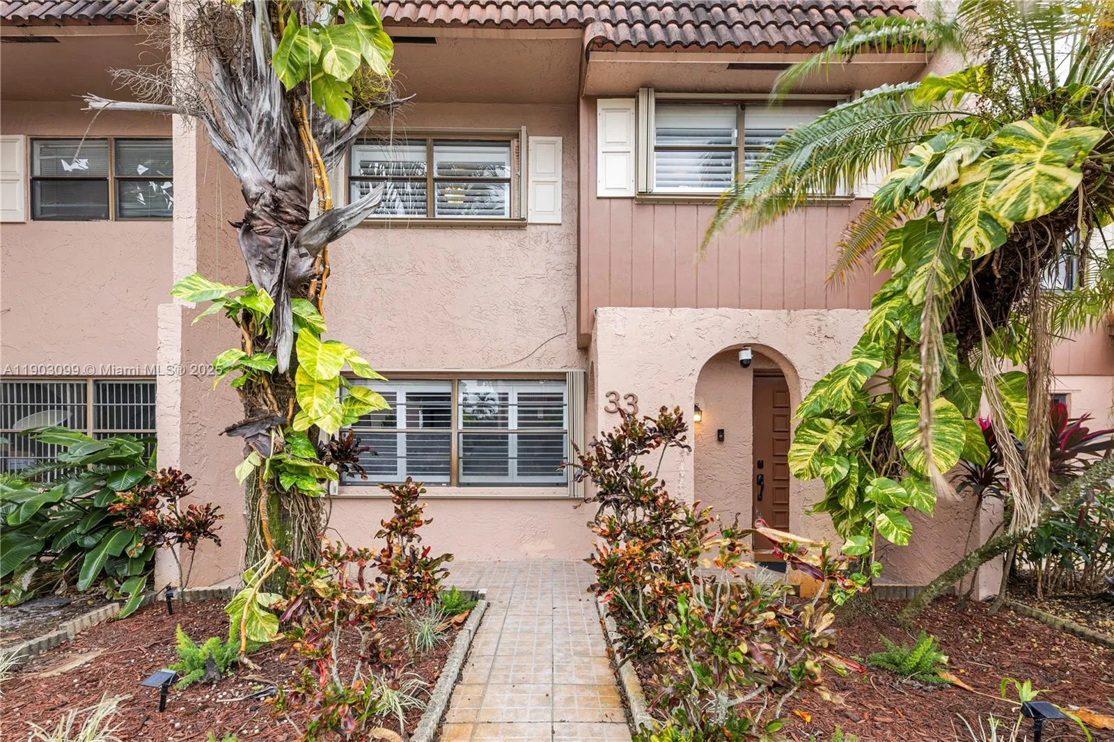 3 bedroom 2 bath for sale at 33 Madrid Ln # 9, Davie FL 33324