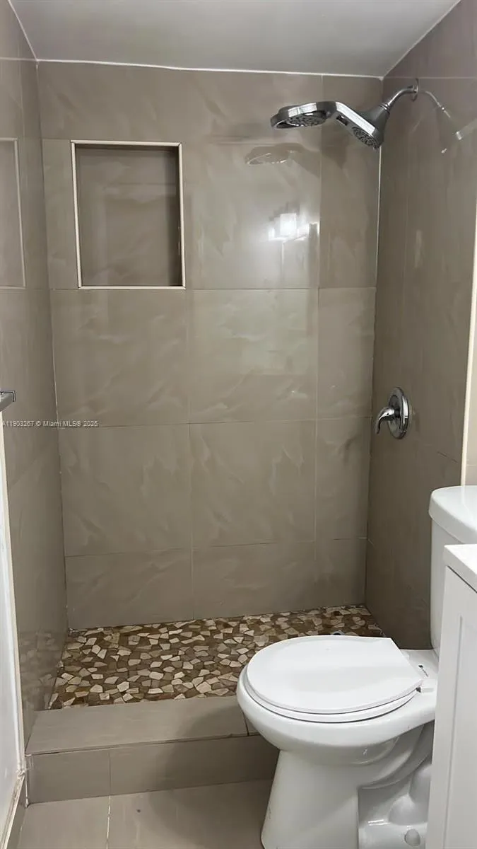 488 NW 165th St Rd # 112, Miami FL 33169