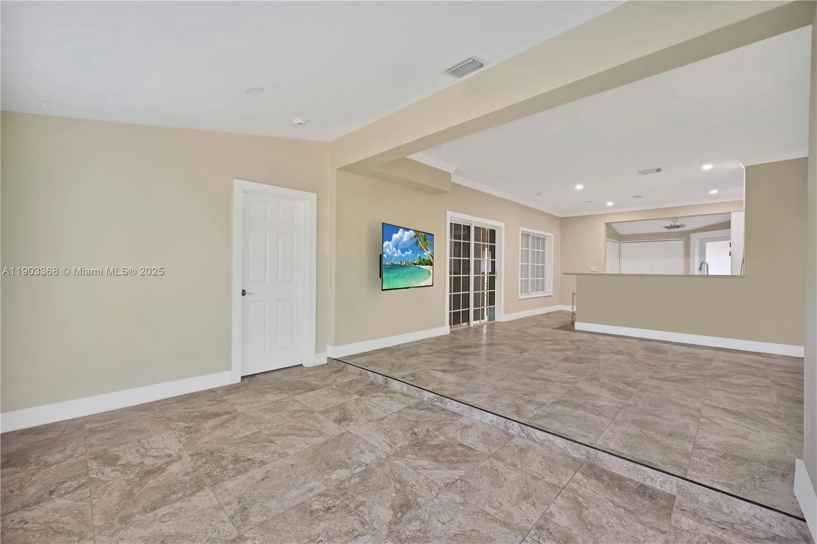 818 NE 3rd St, Hallandale Beach FL 33009
