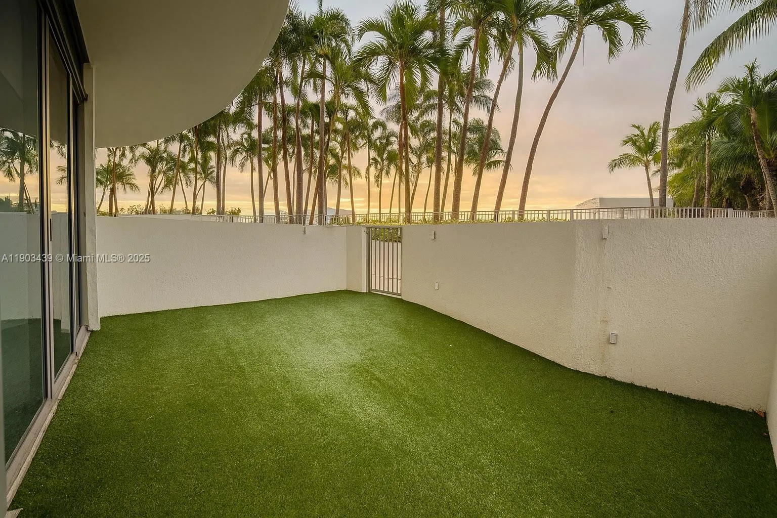 1 bedroom 2 bath for sale at 3029 NE 188th St # 324, Aventura FL 33180