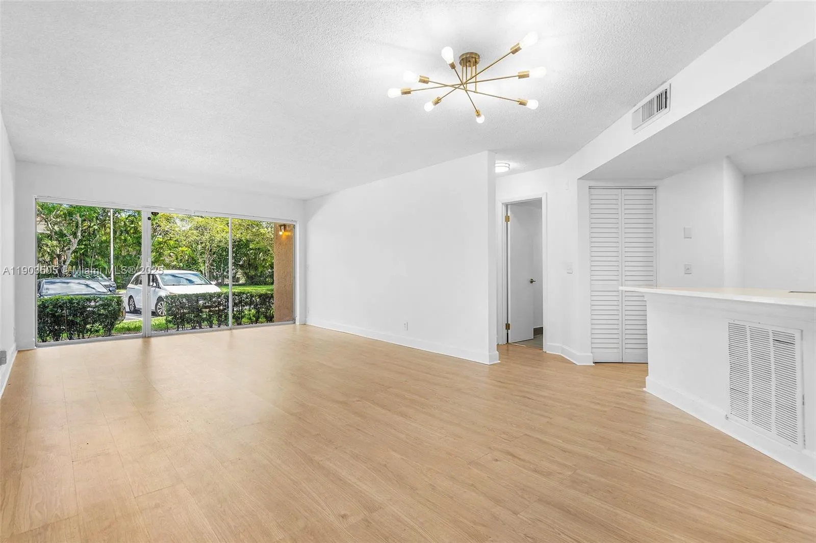 8721 Wiles Rd # 105, Coral Springs FL 33067