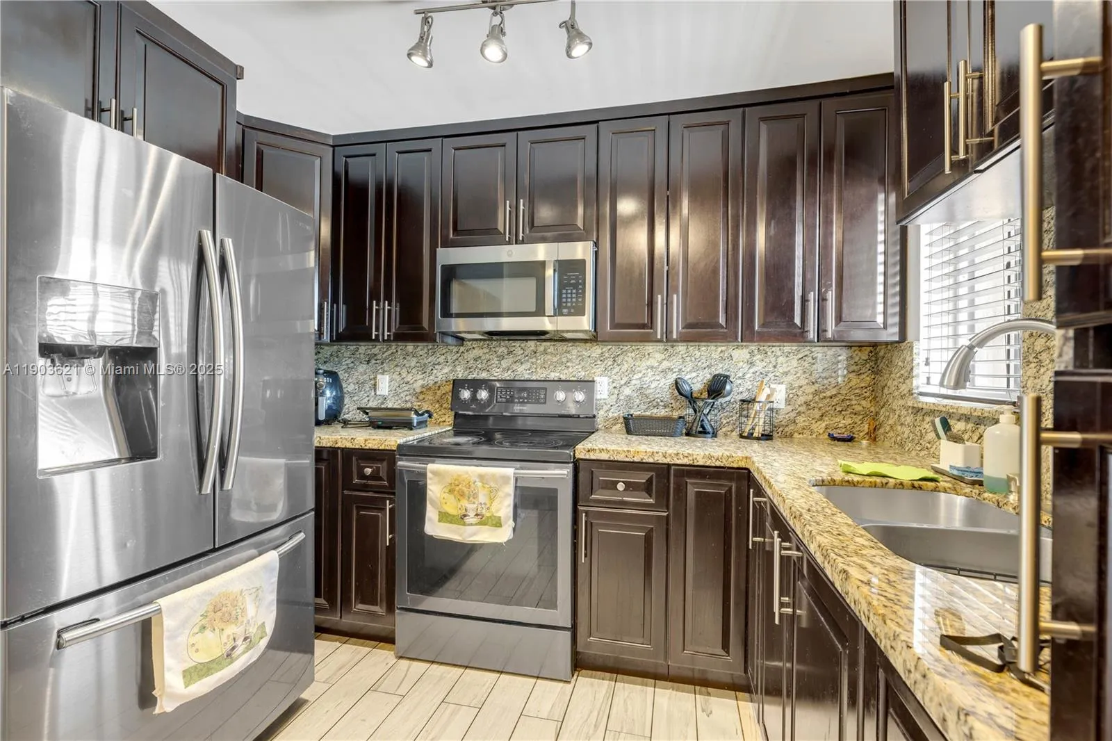 2610 W 76th St # 210, Hialeah FL 33016