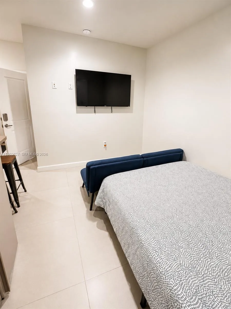 245 NE 33rd St # 106, Miami FL 33137