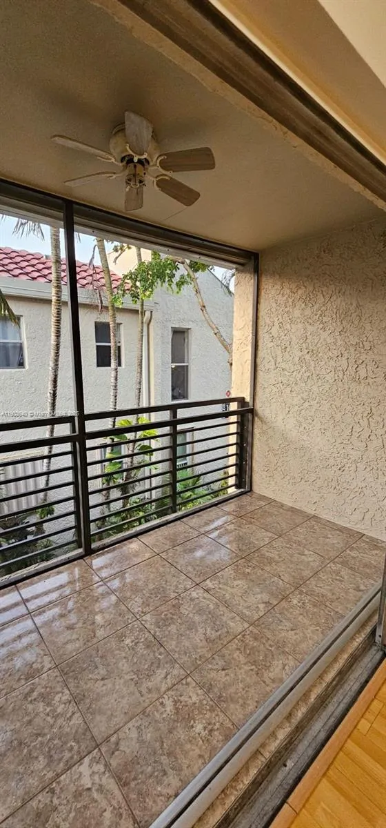 5352 NE 6th Ave # G9, Oakland Park FL 33334
