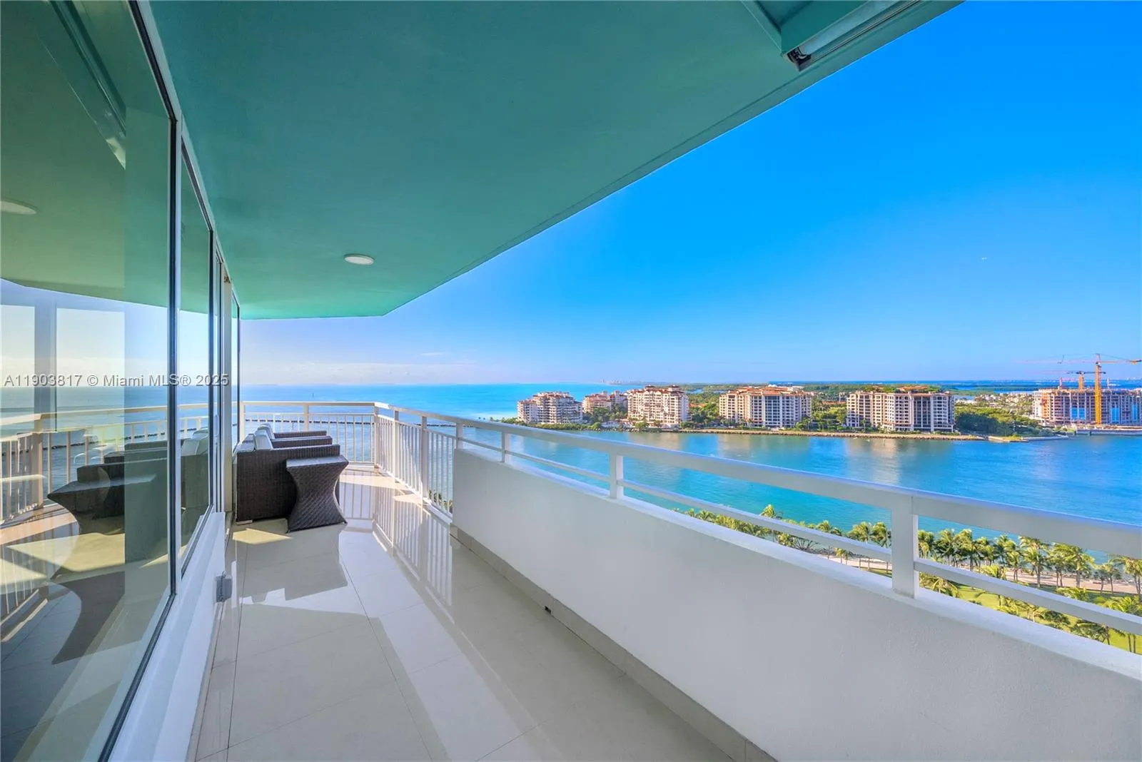 400 S Pointe Dr, Miami Beach FL 33139
