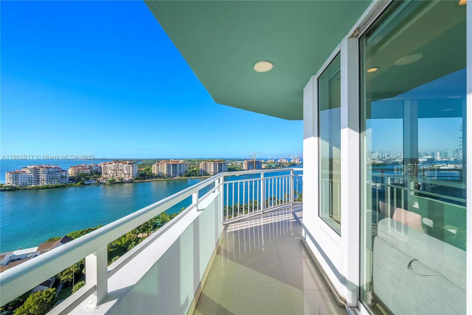 400 S Pointe Dr, Miami Beach FL 33139